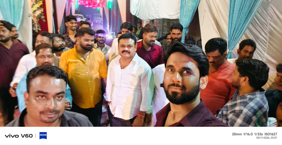 PLMishraSugauli's tweet photo. कल देर रात्रि कुशीनगर पहुँचकर प्रिय विश्वास तिवारी के भाई के विवाह समारोह में सम्मिलित होकर नवदंपति को हार्दिक बधाई एवं शुभकामनाएँ दीं।

ईश्वर से प्रार्थना है कि उनका दांपत्य जीवन सुख, समृद्धि और खुशियों से परिपूर्ण रहे।
#Kushinagar https://t.co/ekfXrRIXiP