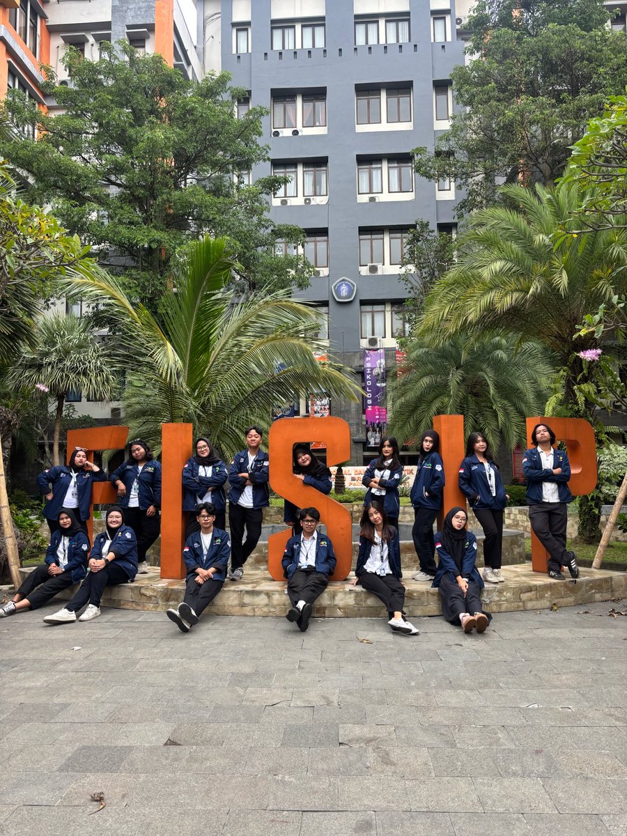 naydienee's tweet photo. ingin kembali mengulang semester 12345 itu https://t.co/FmlTYym3DQ