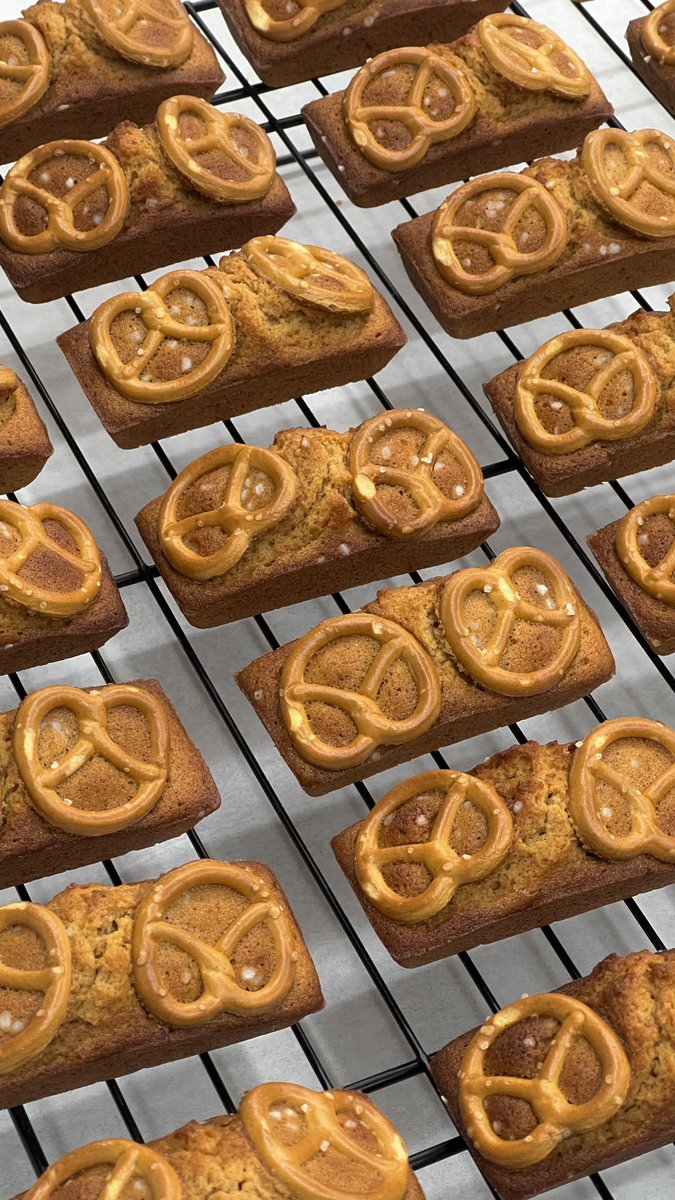 카페아히(합정생카.이벤트카페.장소대관.조공디저트.현수막이벤트) tweet media