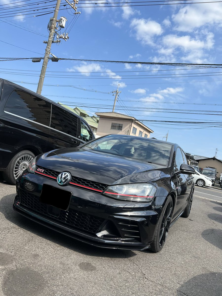 EUROStageTsune's tweet photo. ゴルフ7GTI CSのお客様がETCCの申し込みでご来店です☺️
今回もタイムアタックに参加です👍
フルバケも買われて車も進化してますね!
楽しみです!!
…歴戦の飛び石が増えてますがいつも車は綺麗です🎊
#EUROStage #VW #Audi #岡山県 #倉敷市 #ETCC #岡山国際サーキット https://t.co/ZWIp8VD30Q