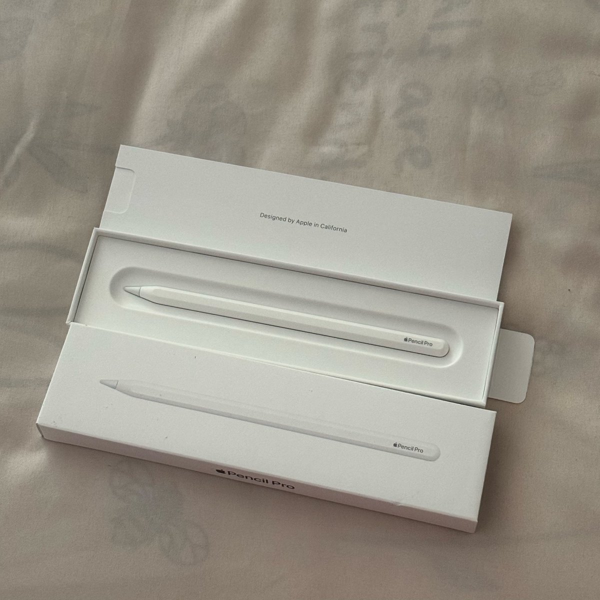 qrprink's tweet image. 🏷️ ส่งต่อ Apple Pencil Pro
🏷️ สภาพดี ไม่มีตำหนิ มีกล่อง ประกันถึง 27 ธค 2026⭐️⭐️
🏷️ 2,500 รวมส่งค่า (ลดได้นิดหน่อยค่า)
#ส่งต่อapplepencil #ApplePencilPro #applepencilมือสอง #ปากกาไอแพด #ส่งต่อapple #ส่งต่อไอแพด #ปากกาไอแพดมือ2 #ปากกาไอแพดมือสอง