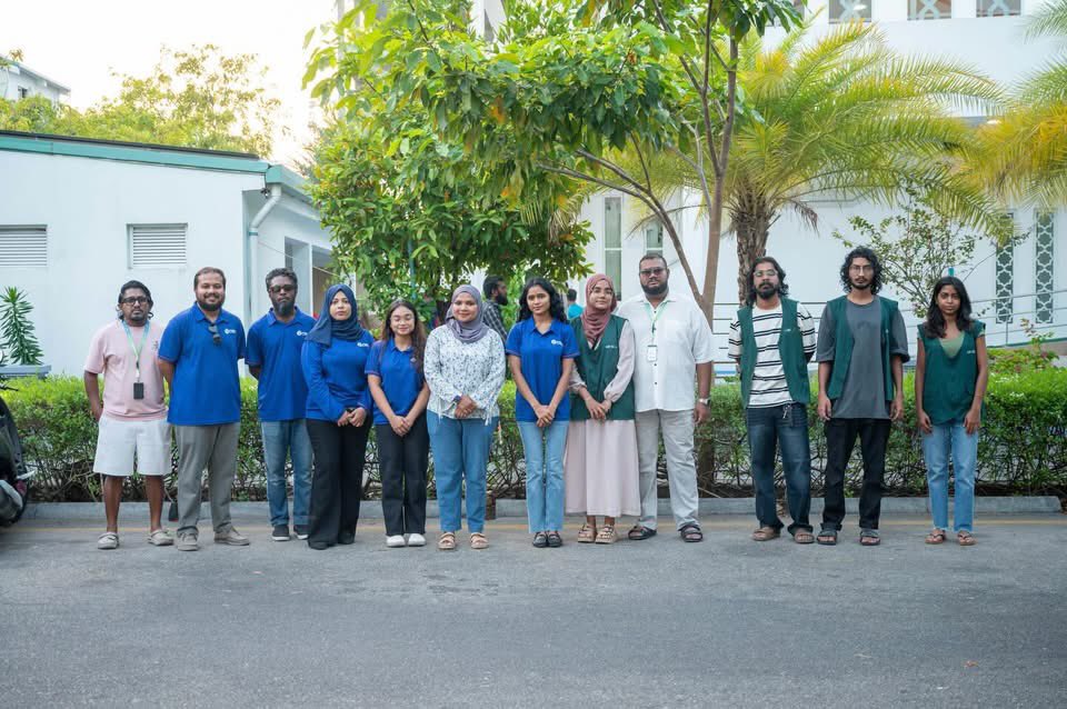 mmwmaldives's tweet photo. 🌙 Another evening of giving.

Yesterday’s our Meal Pack Sponsor @fuelsuppliesmv joined our volunteers to distribute Iftar meals.

We truly appreciate their continued support and generosity.

#RamadanGiving #MMWM #DonateAMeal https://t.co/qfT9BUEwkm