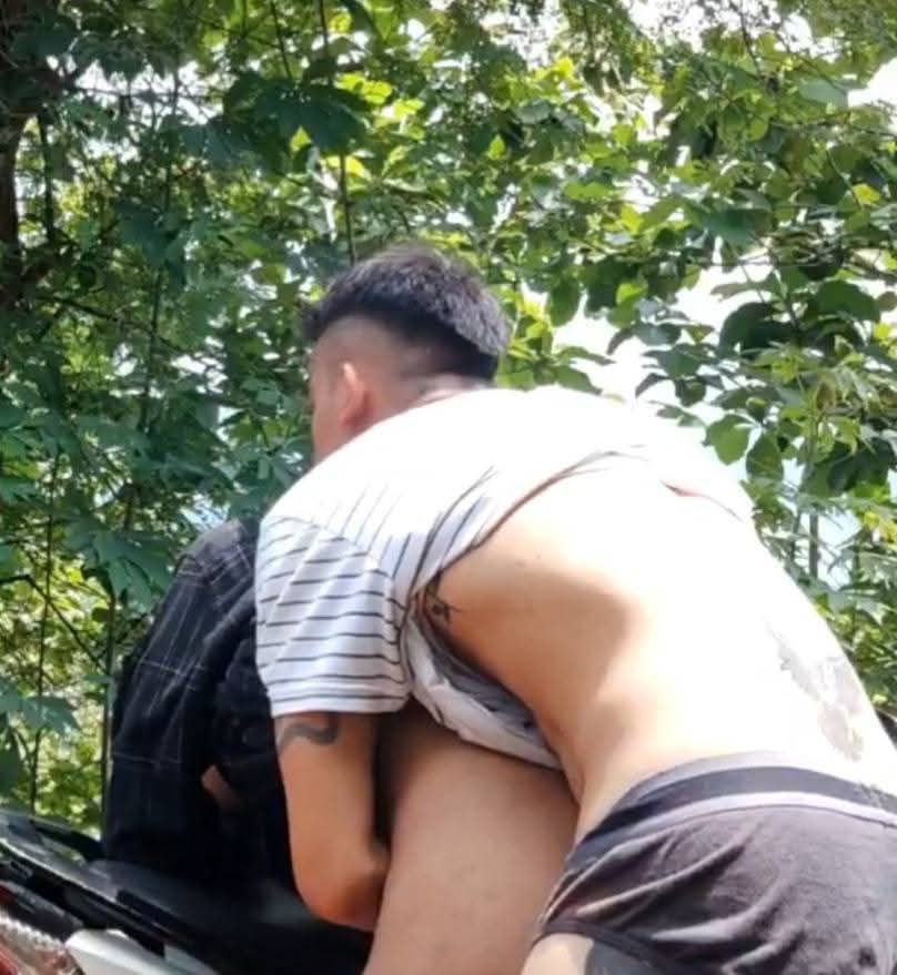 RyEF31's tweet photo. Sino may vid nito pasend naman po full vid https://t.co/ZRU5jx2wu8