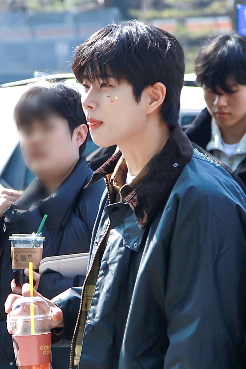 260312 컬투쇼

오랜만에 햇빛아래 엠줴이~~~><!!

#엠제이 #MJ #김명준 #아스트로 #ASTRO