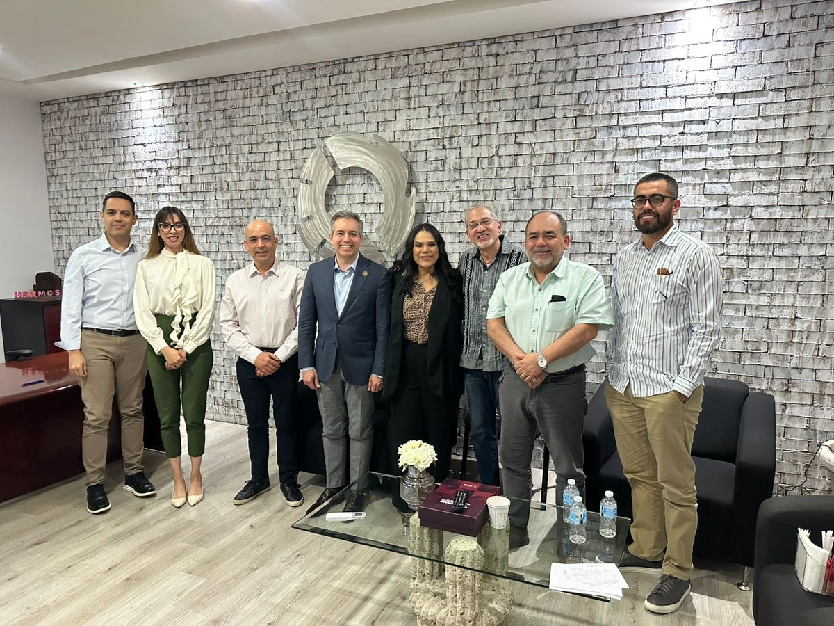 Reunión de trabajo con el Dip. Omar del Valle Colosio, Presidente CANACINTRA Hermosillo e integrantes del Laboratorio de Buenas Prácticas Regulatorias para dialogar sobre cómo fortalecer la calidad regulatoria en Sonora y mejorar el entorno para la industria y la inversión.