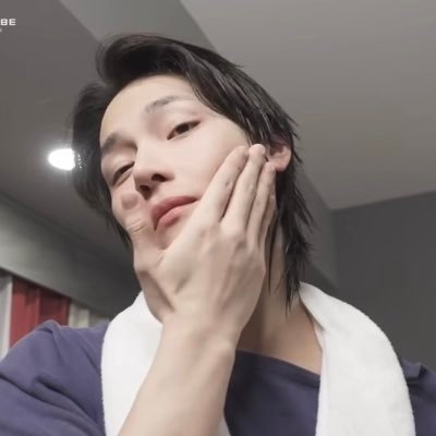 ccchhn01's tweet photo. 닉쭈 롱디일때 가끔은 페탐하면서 일상생활 하는데 으주 맨날 화면도 안 보고 딴짓하다가 니쿠 스킨케어 할때만 집중해서 봐줄 거 같음 사유 남편이 남친으로 보입니다 니쿠가 그거 눈치채고 좋아? 물어보면 인사도 없이 뚝 끊어버려서 니쿠 혼자 웃을듯 https://t.co/JrZ458IhHR