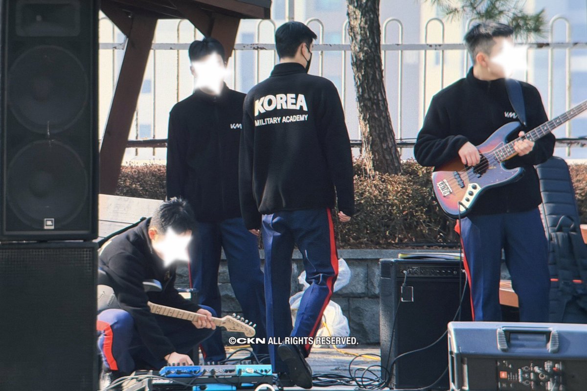 coolkidnight tweet media