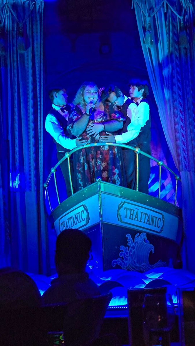 Très bonne soirée le 11 mars 2026 au dîner spectacle du Junkyard Theatre Phuket organisé par l’Amicale Francophone Andaman.

Un spectacle drôle et très créatif, avec un humour qui fait rire Thaïlandais et étrangers 👏

#Phuket #Thailande #JunkyardTheatre