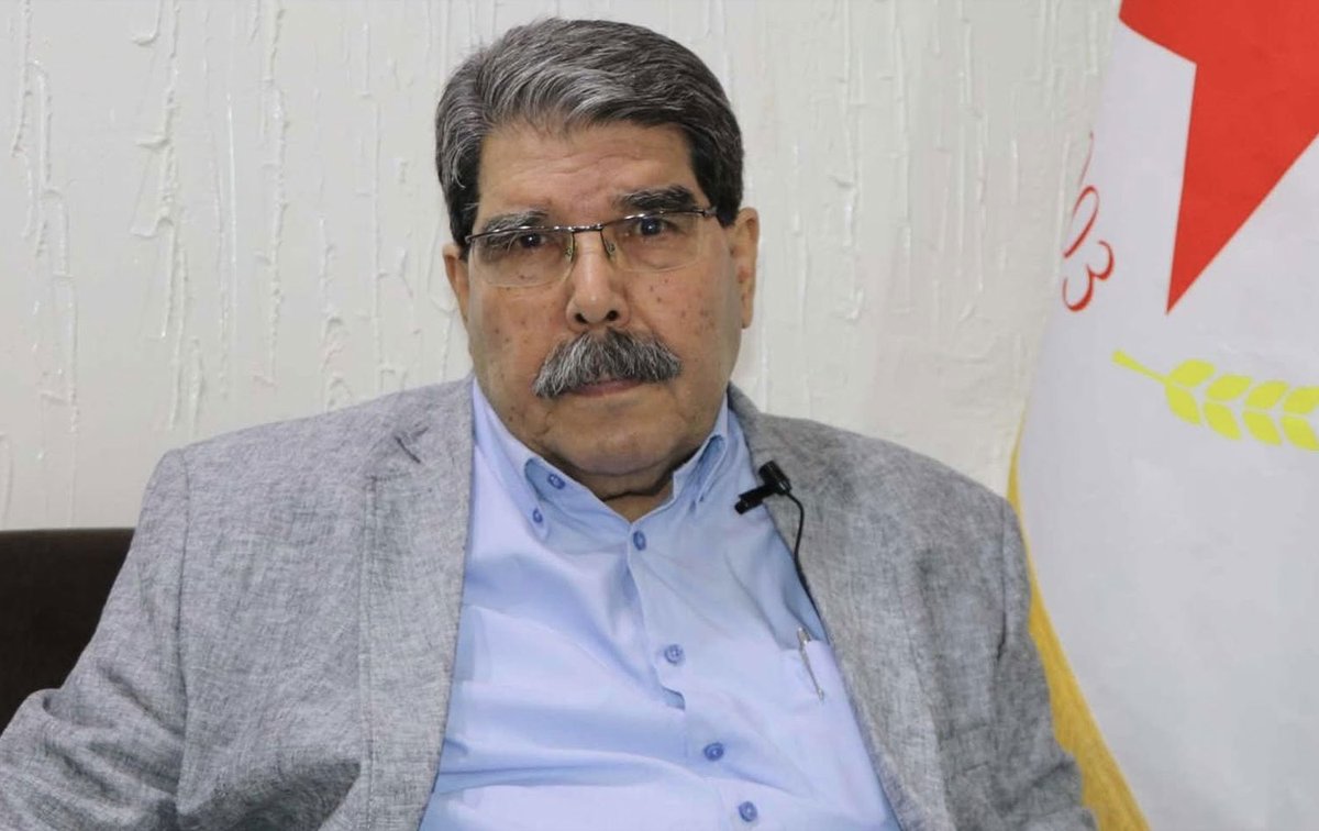 Mücadeleye adanmış bir yaşam. Şehit oğlu Welat'a misafir oldu. Başta ailesinin ve Kürt Halkının başı sağ olsun. Mekanı cennet olsun..#SalihMüslüm