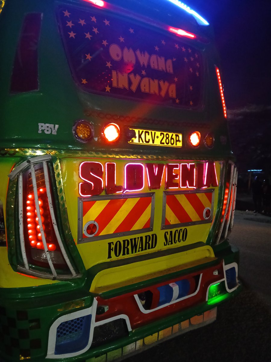 lisan44055's tweet photo. @ClintonObonyo This matatu refused to give me back my 920KSh and I  went to the sacco officials and they did nothing concerning the issue..@ntsa_kenya ,@NPSOfficial_KE .How should this issue of rogue matatu be addressed? https://t.co/amjr1Qh7QM