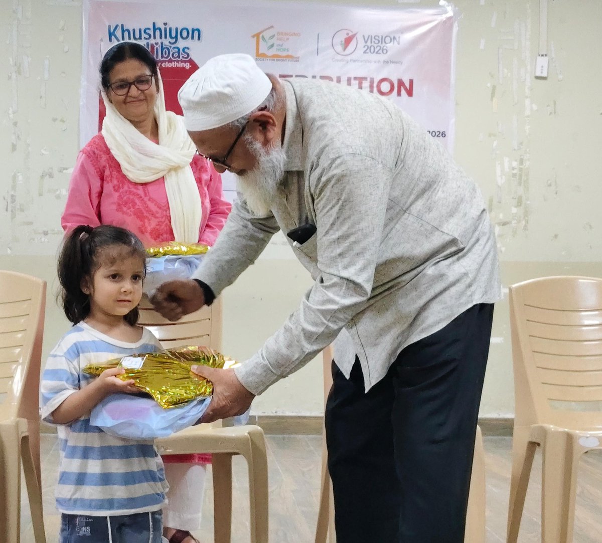 sbfparivar's tweet photo. Project #KhushiyonKeLibas – Spreading Eid Happiness
Society for Bright Future organized the #KKL initiative at Scholar School, supporting around 100 underprivileged families with new clothes and Sevai so they can celebrate Eid al-Fitr with dignity and joy. https://t.co/VyPTNnR03k