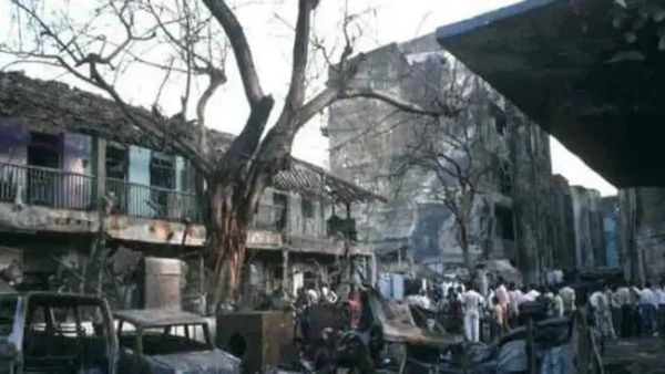 SadaaShree's tweet photo. 1993 Mumbai, the first large scale Jihadi terror attack in India. 257 dead, 1400 injured as bombs go off in 12 areas, mostly Hindu dominated, that included Zhaveri Bazaar, Air India Building, Dalal Street. The mastermind Dawood Ibrahim is still safe and secure.

Also let us not forget that the Jihadis could carry out such a large scale attack, due to corrupt Customs Officers, Cops who allowed the RDX and arms to come in for a fee. Those termites are far more dangerous.

And Sharad Pawar, then CM, made a fake claim about a Muslim dominated locality being hit by the blasts, to make it look like both Hindu, Muslim areas were affected, in his own words, not mine.

#LestWeForget