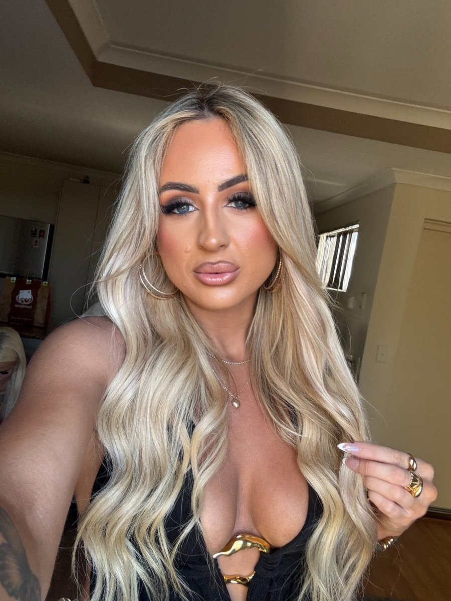 Goddess Elle. tweet media