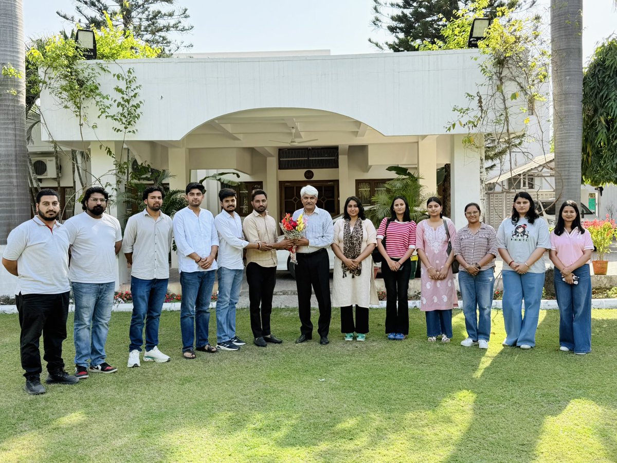 महर्षि दयानन्द विश्वविद्यालय के पूर्व कुलपति प्रो राजबीर सिंह लोहान जी से एमडीयू आवास पर आत्मीय भेंट हुई।
#MDU #university