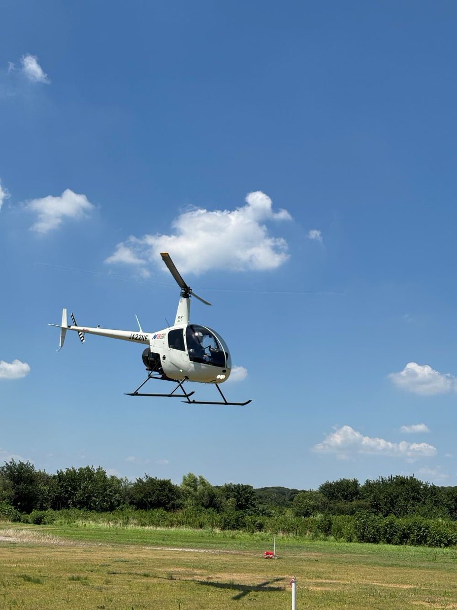 nihonflight's tweet photo. 🚁合格者の声、更新しました🚁

ぜひ、リアルな声をご覧ください＞＞https://t.co/OXMprP8RgX

#ヘリコプター免許
#日本フライトセーフティ 
#東京ヘリポート 
#ヘリコプターライセンス 
#パイロット 
#ヘリコプター免許費用 
#奨学訓練生制度 
#ヘリ免許期間 https://t.co/KowhEwHVXq