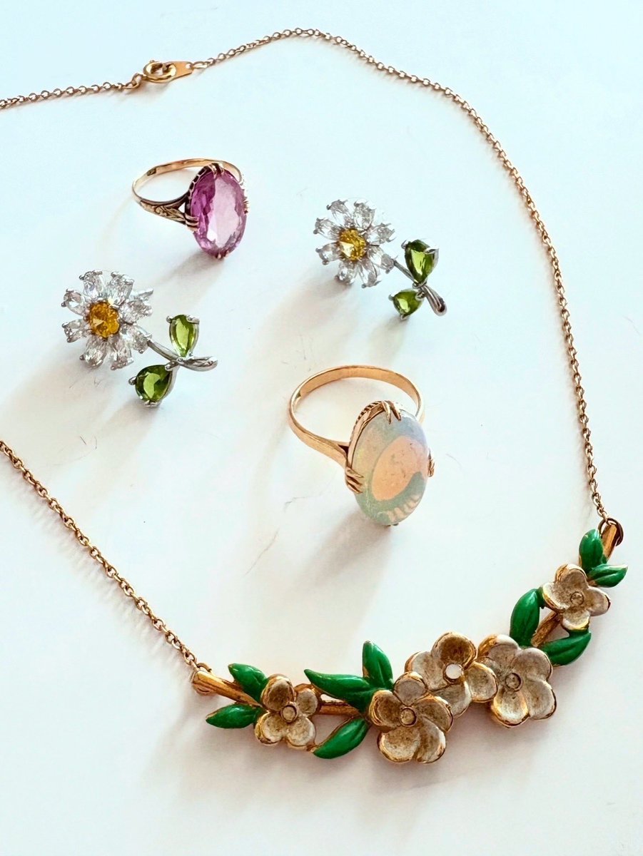 outauni's tweet image. 🍒「Cherry Coke mini」(91)🍒

この季節のニット🌸

・ウールカーディガン/ vintage
・デニム/ 昔のUNIQLO
・スエードブーツ/ タイ
・お花ネックレス/昔々の代官山
・ラインストーンデイジーピアス/新大久保
・オパール指輪/ ブックオフ
・ピンク指輪/ vintage

#cherrycoke #outauni #おおたうに