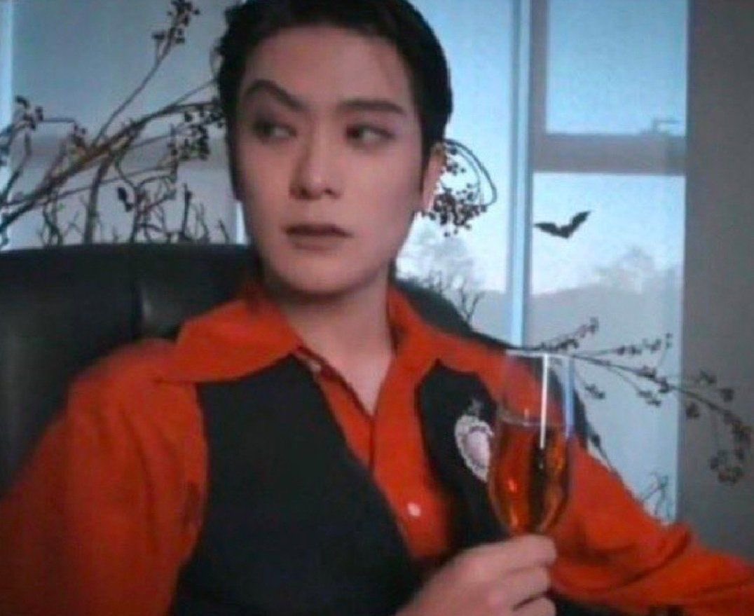 : ขอบคุณพี่หมอแมะมากเลยนะคะที่ดูดพิษออกให้ไม่เหมือนใครบางคน กินไวน์จนปากดำ

: โหย อิ๊ดไอ้อ๊ะอินไอน์เอี้ย