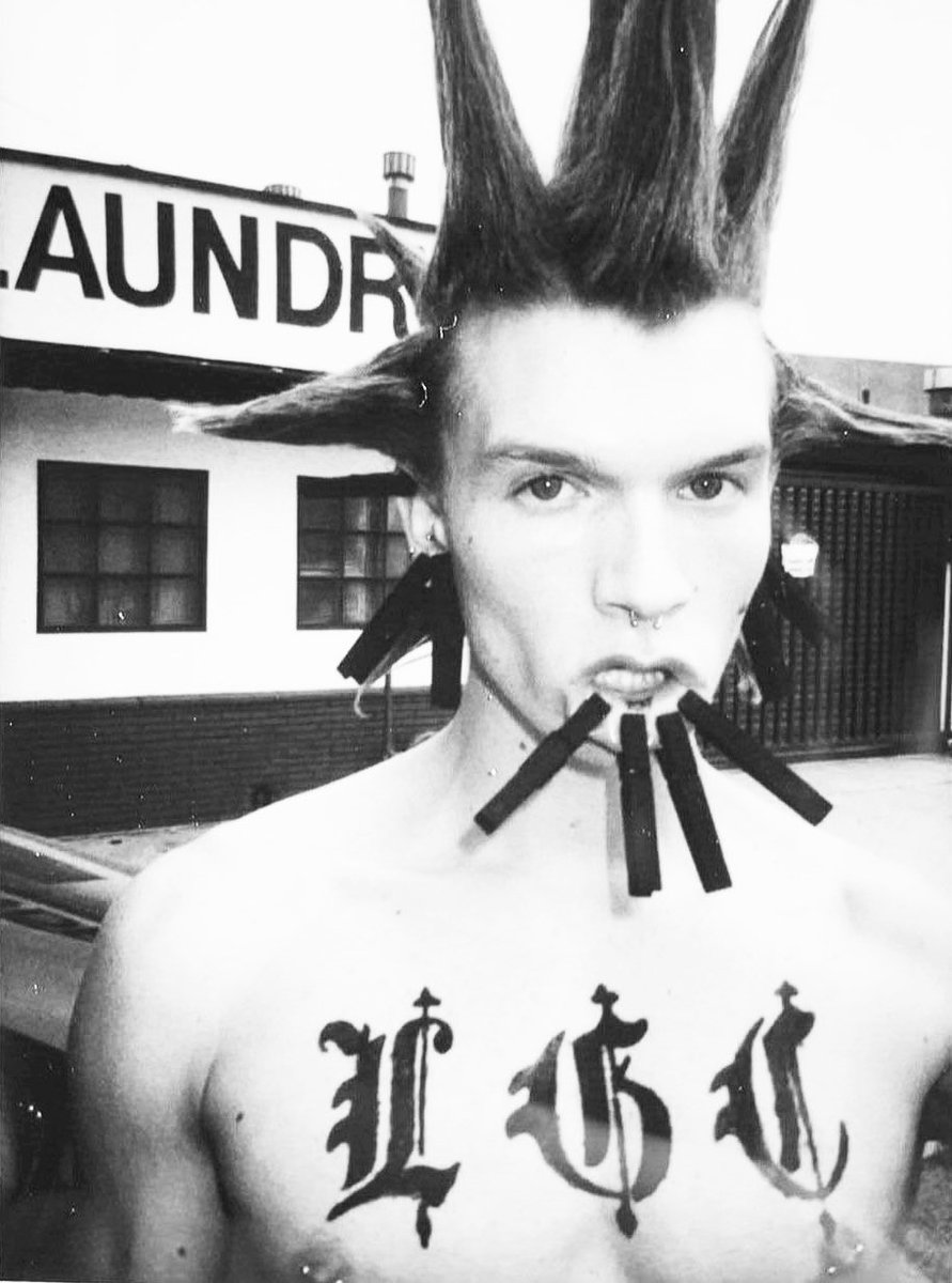 ‍ ‍ ‍ ♯⁸¹ ‍ ‍ “𝒍i̲l̲y” ‍. tweet media