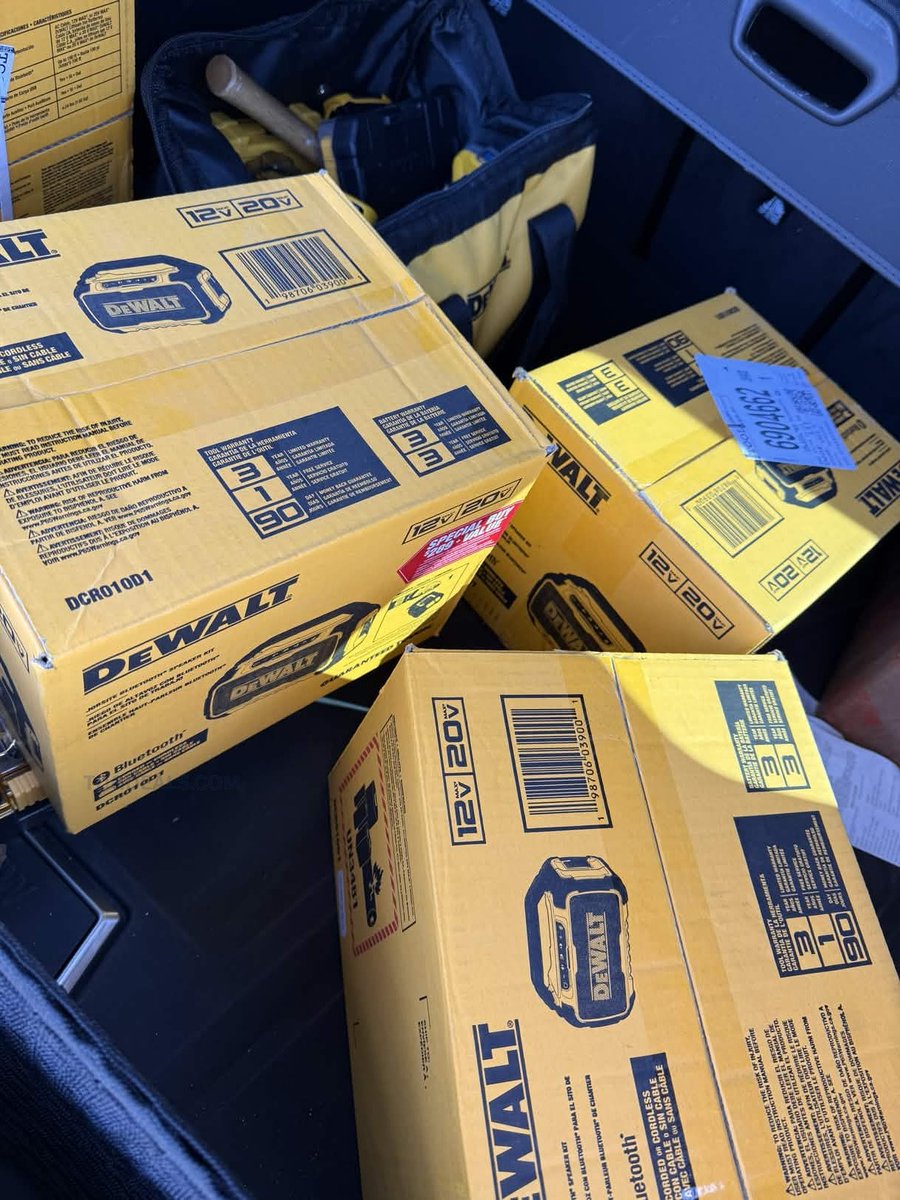 thedealsguy_'s tweet photo. Lowe's Price Match Deal!

$50 DeWalt Portable Bluetooth Speaker with Battery and Charger

Find the item in store, then at checkout ask them to price match the online price to get it for around $50.

https://t.co/JhztOeRCvu

#LowesPartners #Ad https://t.co/cCkYSHhKGe