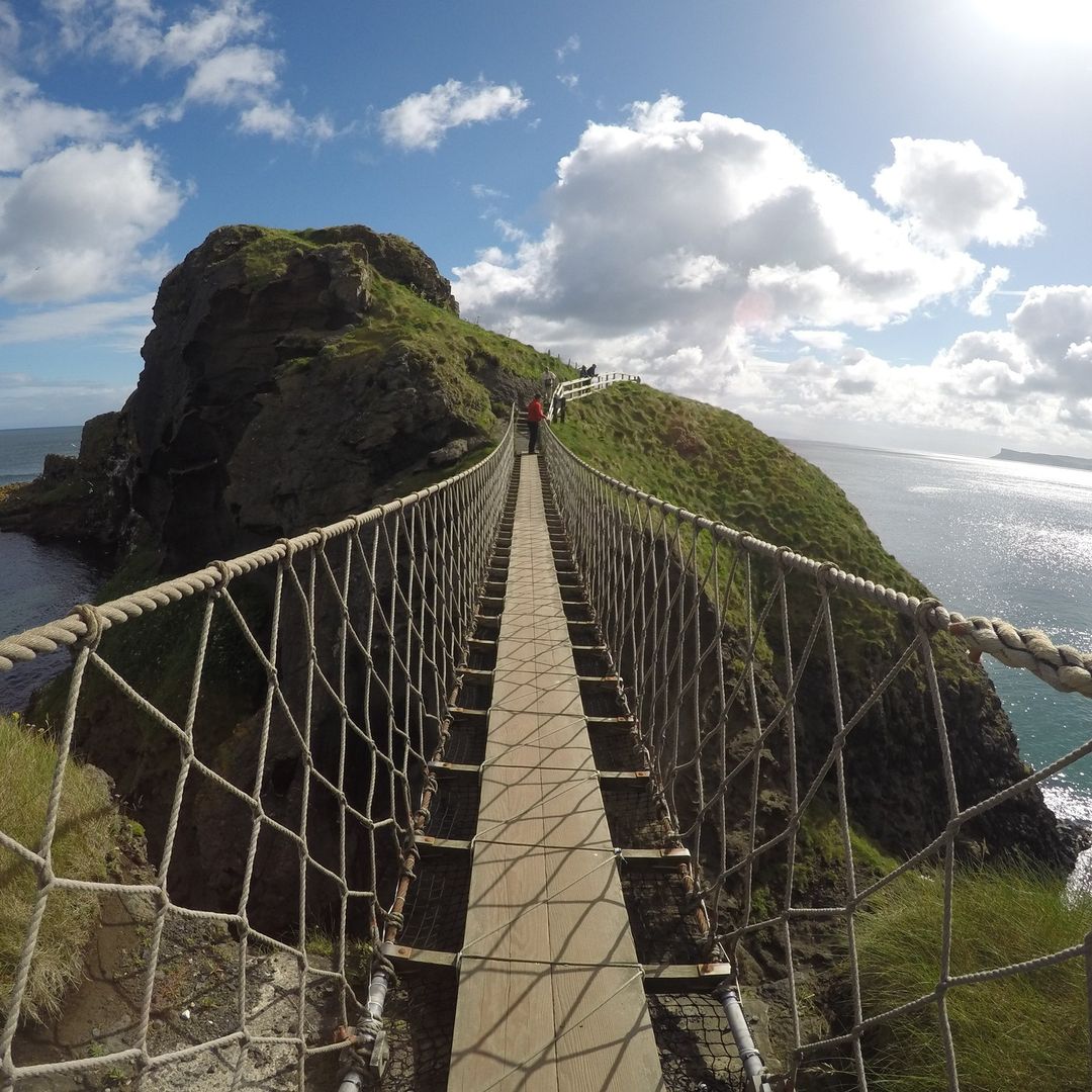 LoveIreland3's tweet image. 🌉 Have you ever dared to cross the Carrick-a-Rede rope bridge in North Antrim, Northern Ireland? It takes a lot of courage!  🇮🇪 

#CarrickARede #NorthernIreland #LoveIreland