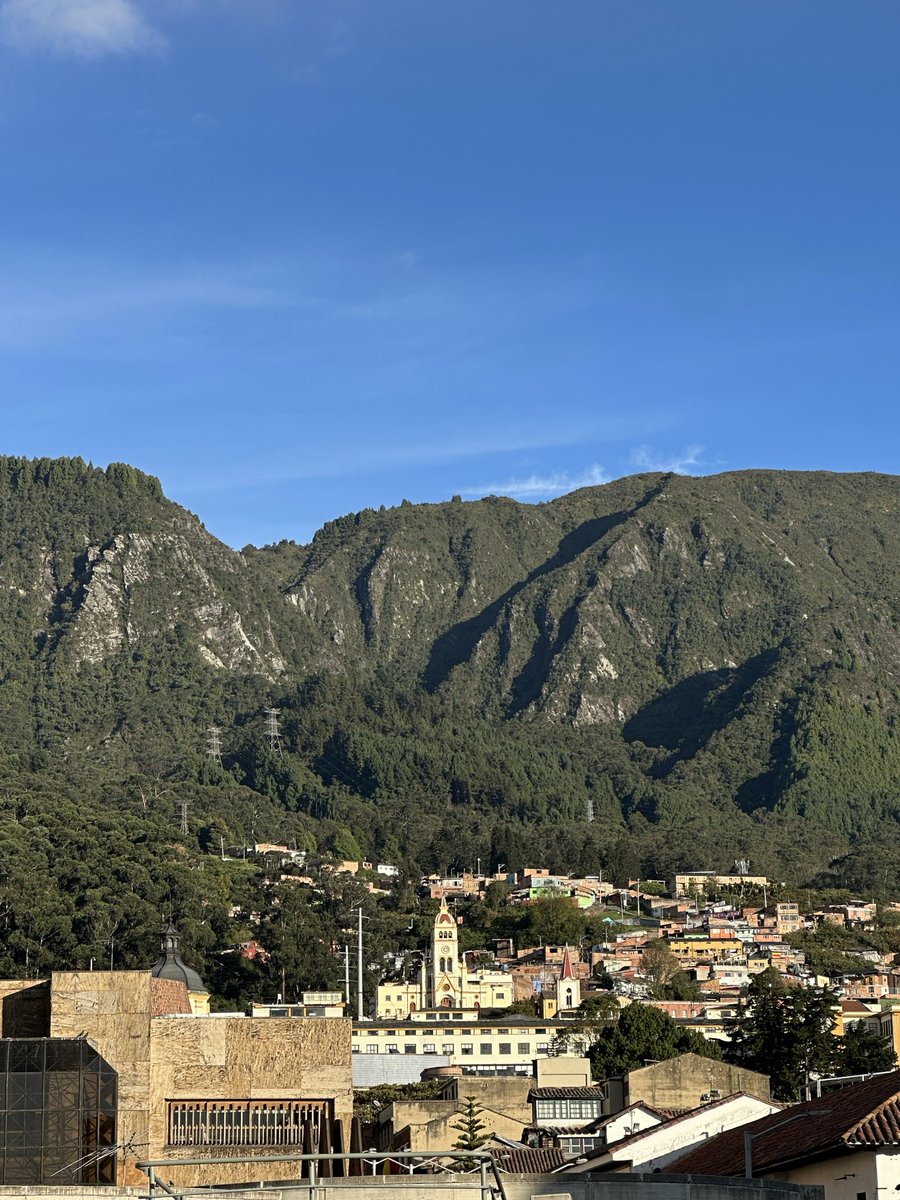 danblackang's tweet photo. visuales de bogotá https://t.co/qAwmpWlVi5