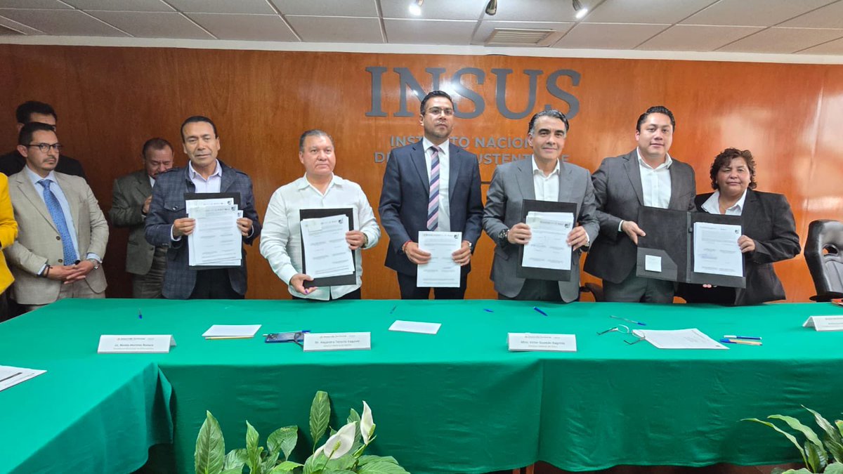 IMEVISedomex's tweet photo. El @Edomex y la #SEDUI a través del #IMEVIS, dio inicio a la Firma de Contratos de Donación de los primeros predios para el Programa Nacional “Vivienda para el Bienestar” en la entidad. Acciones que reafirman la coordinación entre los tres niveles de gobierno. 
#ElPoderDeServir https://t.co/mr1FzE7cB7