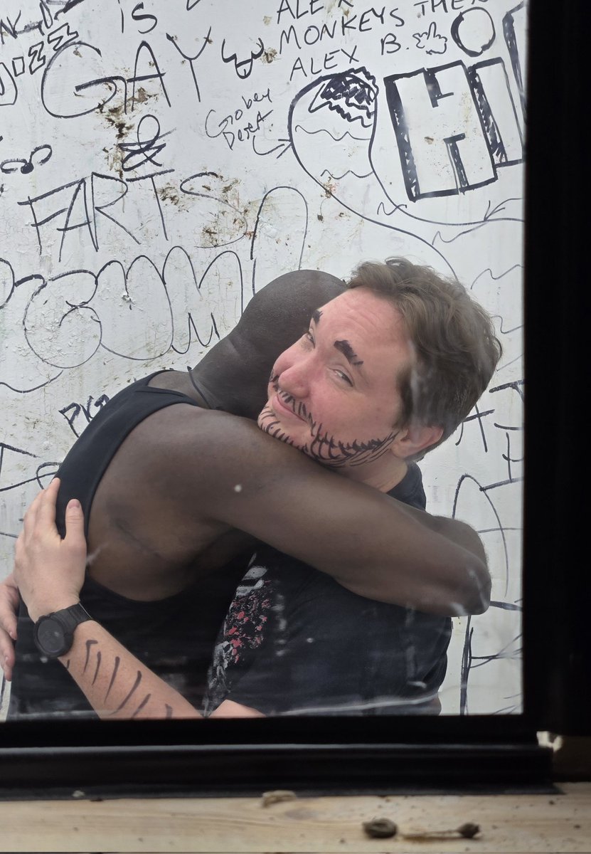 thezacinthehat's tweet photo. Love wins in the #burtbox https://t.co/iyLIGCnHRf