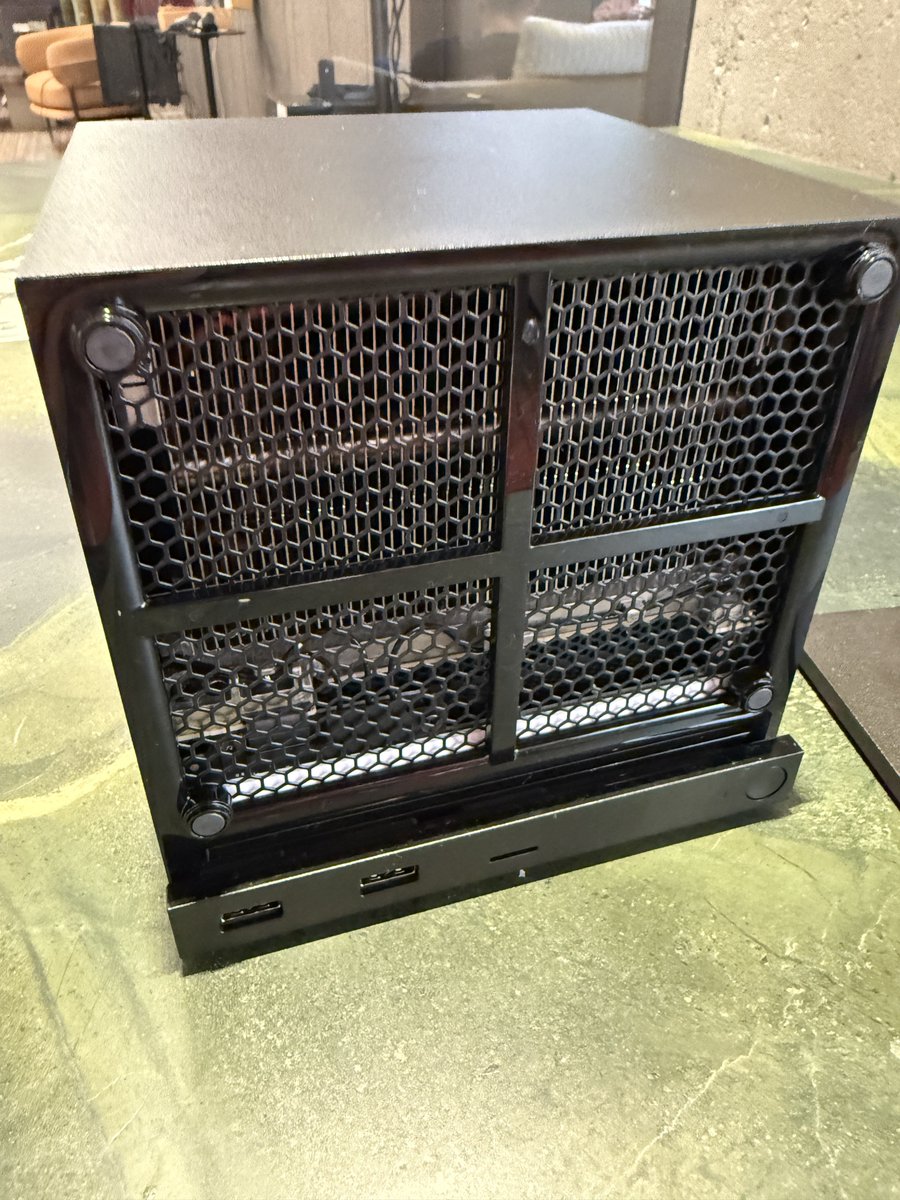 Justin Silverman @ PAX East tweet media