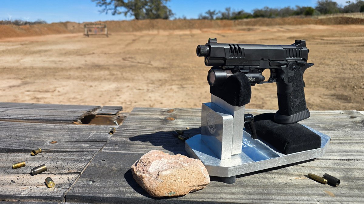 EmptyBrassRanch's tweet photo. STACCATO MOVING ON! FROM 2011 ROOTS TO DUTY GUNS WITH GLOCK STYLE MAGS! DO YOU THINK THE NEW $3,500 GLOMAG GUNS ARE THE RIGHT DIRECTION?

#EmptyBrassRanch  #FirearmsTesting #DutyPistol https://t.co/qeDrasnsVo