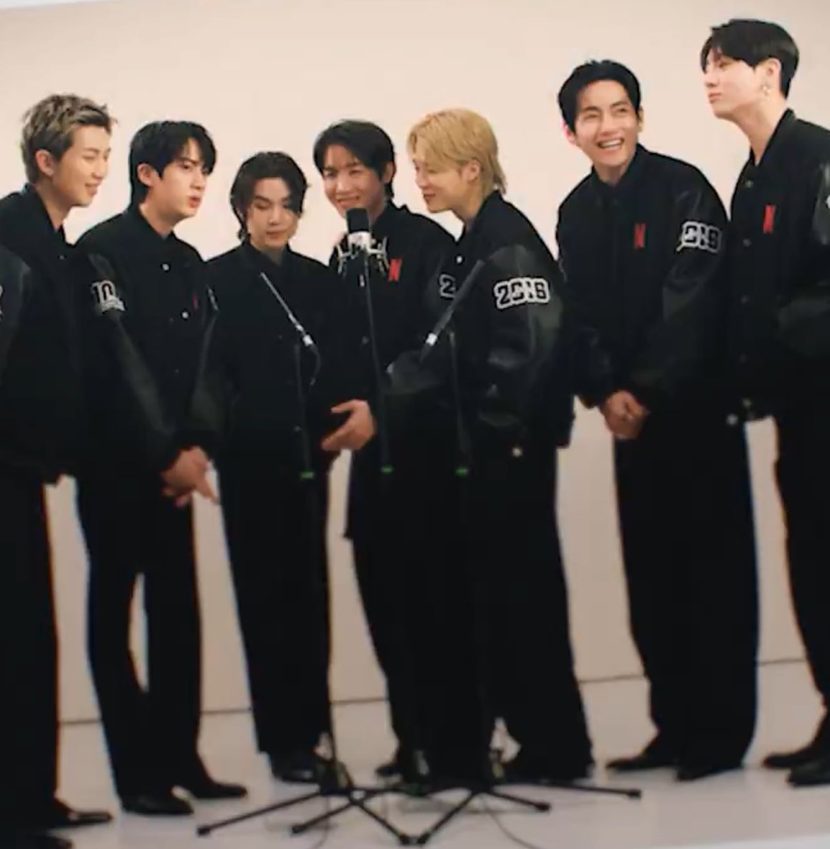 [INFO] New Photos of #BTS x Netflix (2)! 💜

#BTSLive #BTSLiveonNetflix