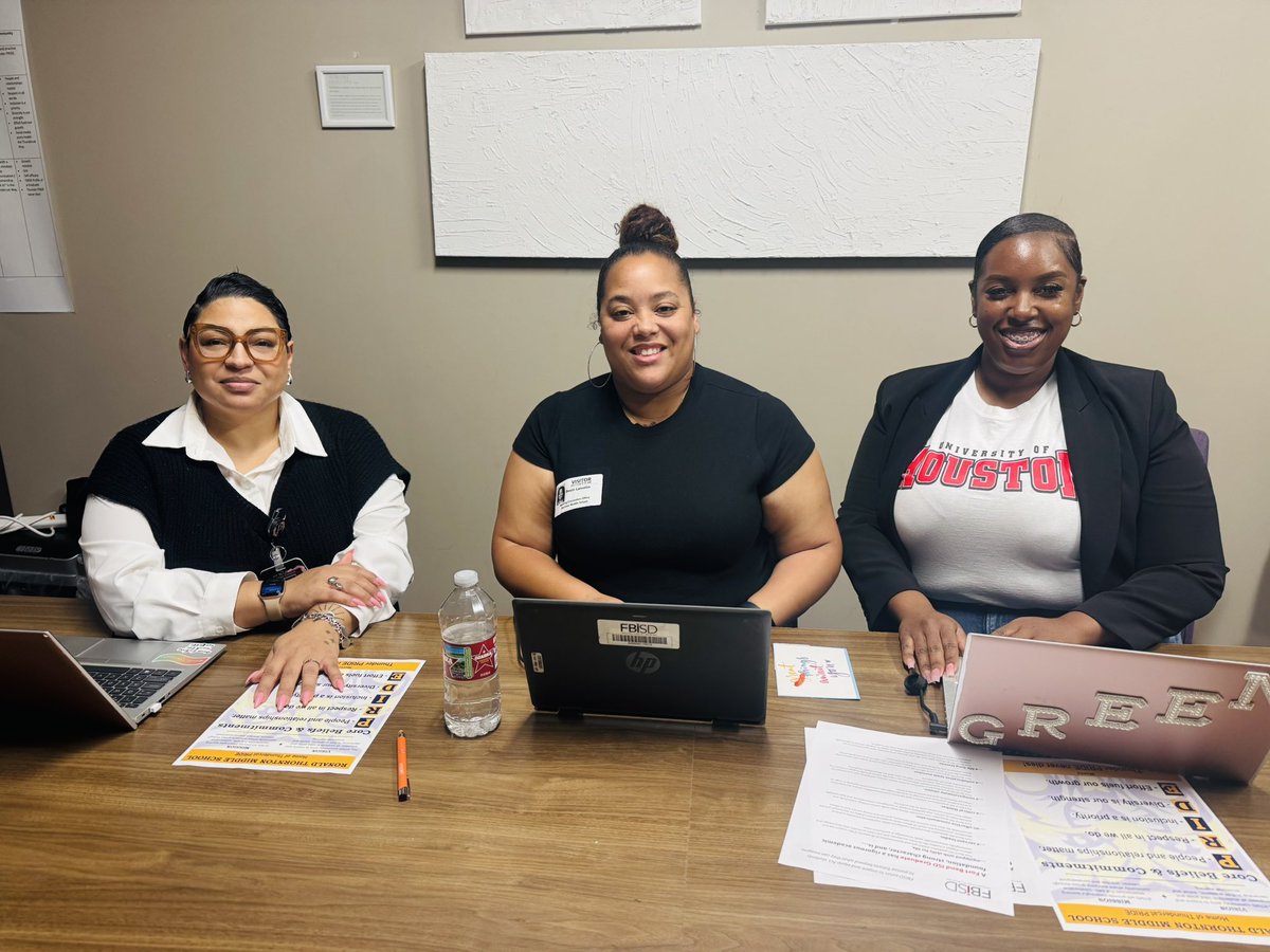 brittneygreen_'s tweet photo. Day 1 of @RTMSThundercats Award Interviews and we had a special guest help us with the interviews … Ronald Thornton’s niece Devin Lancelin! We can’t thank you enough for taking the time to help us!

Special shoutout to @SierraJoseph15 , @BriMPortis , @theDesParker for helping. https://t.co/IrtmX2FMTx