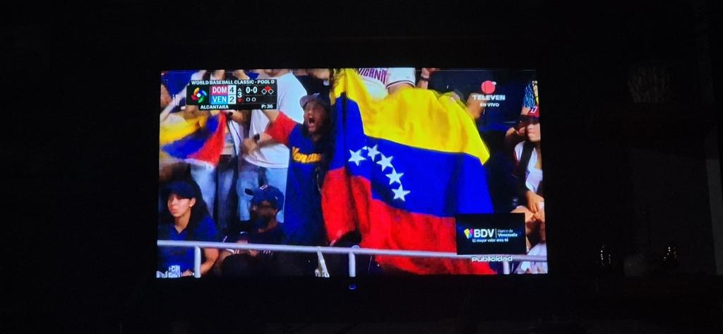 Alexand43836778's tweet photo. @Canal_Televen #BEISBOLXTELEVEN desde el estado tachira viendo a la mejor selección de béisbol papa 🇻🇪🇻🇪🇻🇪🇻🇪 https://t.co/8nj6anmr0m