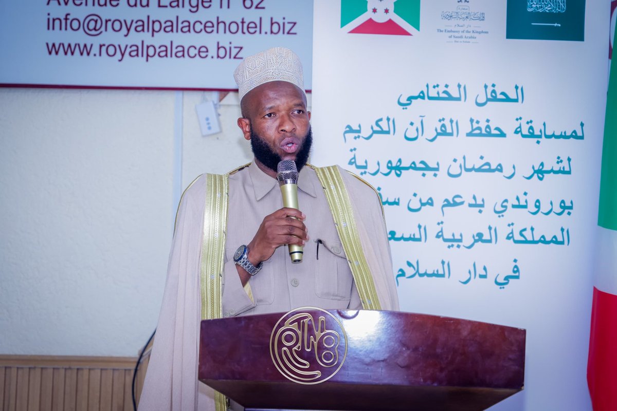 RTNBurundi's tweet photo. Le président de la communauté islamique du #Burundi #COMIBU, Mufti Salum Nayabagabo a déclaré que l'ambassade d'Arabie saoudite organise chaque année un concours de mémorisation du Coran pendant le mois de #Ramadan.
Il a encouragé les participants à suivre les enseignements du Coran, qui contient les paroles d'Allah révélées au prophète Muhammad.
Il a également souligné que même si le Coran est en arabe, Allah a promis de faciliter la compréhension de ses paroles à ceux qui le mémorisent, même s'ils ne parlent pas la langue arabe.