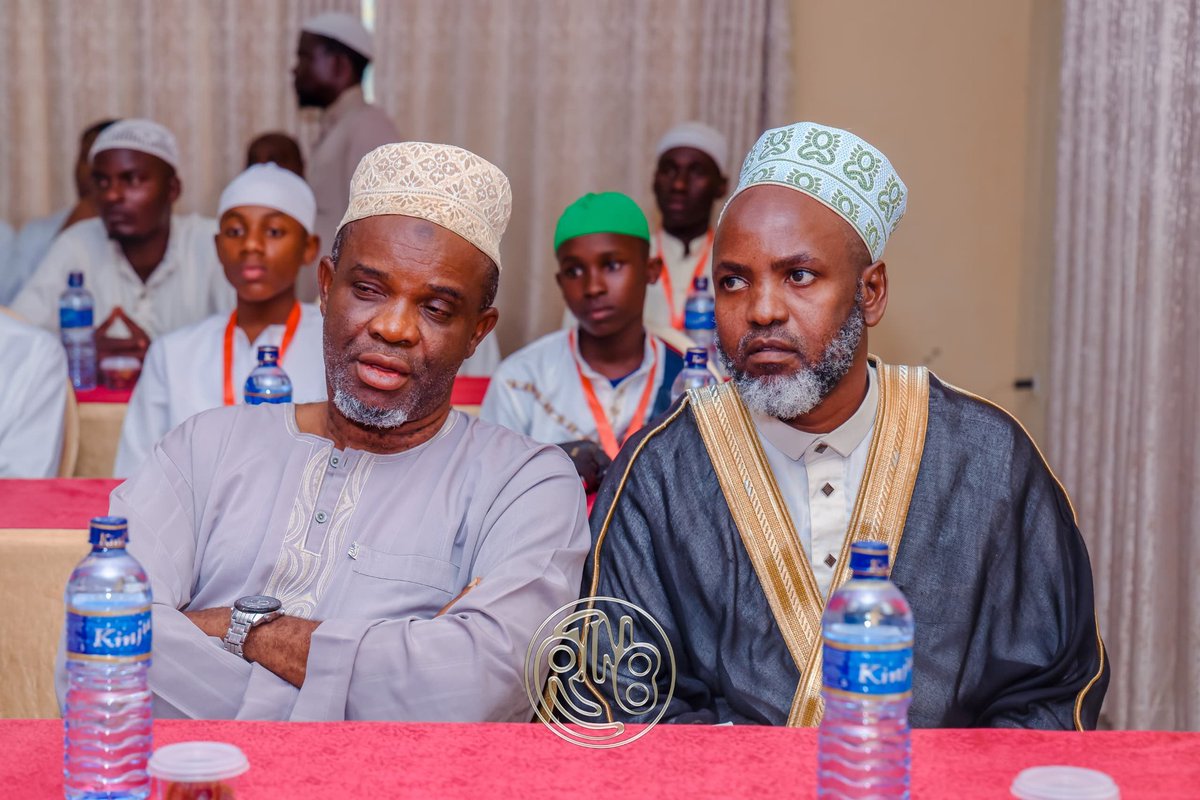 RTNBurundi's tweet photo. Le président de la communauté islamique du #Burundi #COMIBU, Mufti Salum Nayabagabo a déclaré que l'ambassade d'Arabie saoudite organise chaque année un concours de mémorisation du Coran pendant le mois de #Ramadan.
Il a encouragé les participants à suivre les enseignements du Coran, qui contient les paroles d'Allah révélées au prophète Muhammad.
Il a également souligné que même si le Coran est en arabe, Allah a promis de faciliter la compréhension de ses paroles à ceux qui le mémorisent, même s'ils ne parlent pas la langue arabe.