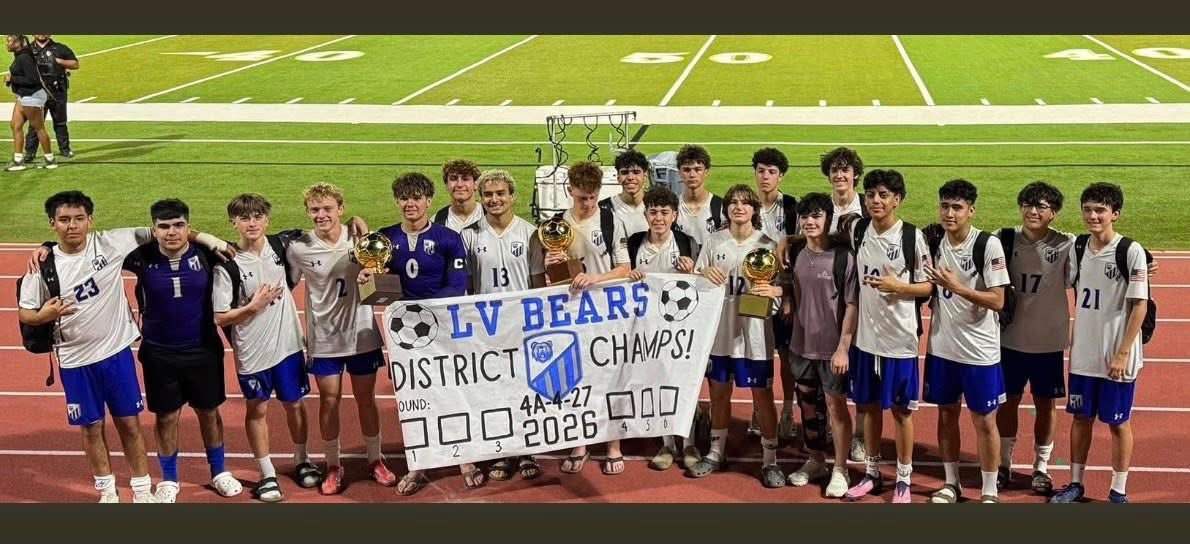 LaVerniafut's tweet photo. Extremely proud of this group, but we aren’t done yet! It’s TX High School Soccer Playoff time! @LaVerniaSoccer @6a_28 @SATXSoccer @sanantoniohss https://t.co/iyw2SkkARc