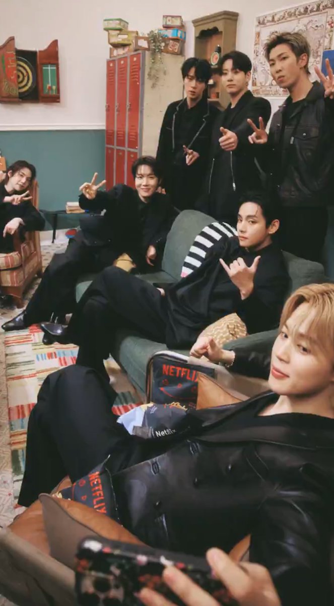btschartsxdaily's tweet photo. MY SEVEN 😭💜

#BTSLive #BTSLiveonNetflix https://t.co/xWTrVTGlDQ