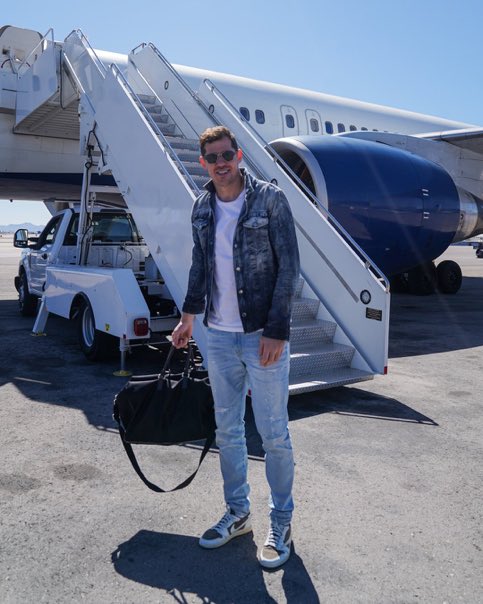 EVGENI MALKIN SIGN OF LIFE