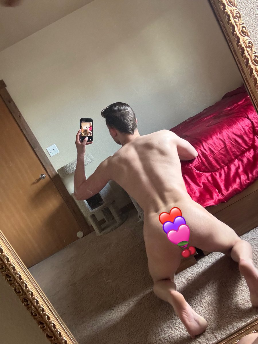 thedarkseducer's tweet photo. Happy Hump Day! 🍑 Cum here to see me in full 👉🏻https://t.co/P4ePYt5flM ❤️💜🩷 https://t.co/XAEOeWGORs