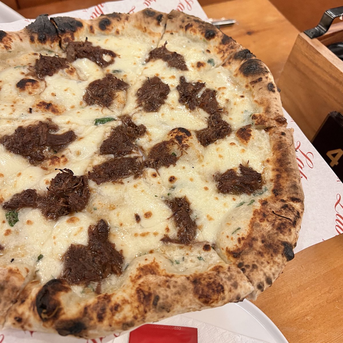 in_mkh's tweet photo. في مكة فيه مطعم بيتزا ما أخذ حقه إعلامياً 👀🍕

جربت LABOMBA PIZZERIA في أم الكتاد…  
والصراحة البيتزا عندهم 🔥  
العجينة ممتازة، النكهه لطيفة، والسعر مناسب.

لو كنت من عشاق البيتزا في مكة لا يفوتك تجربته.

📍 أم الكتاد – قبل جامع البلد الأمين

(الصور تتكلم 👇)

#مكة #مطاعم_مكة #بيتزا