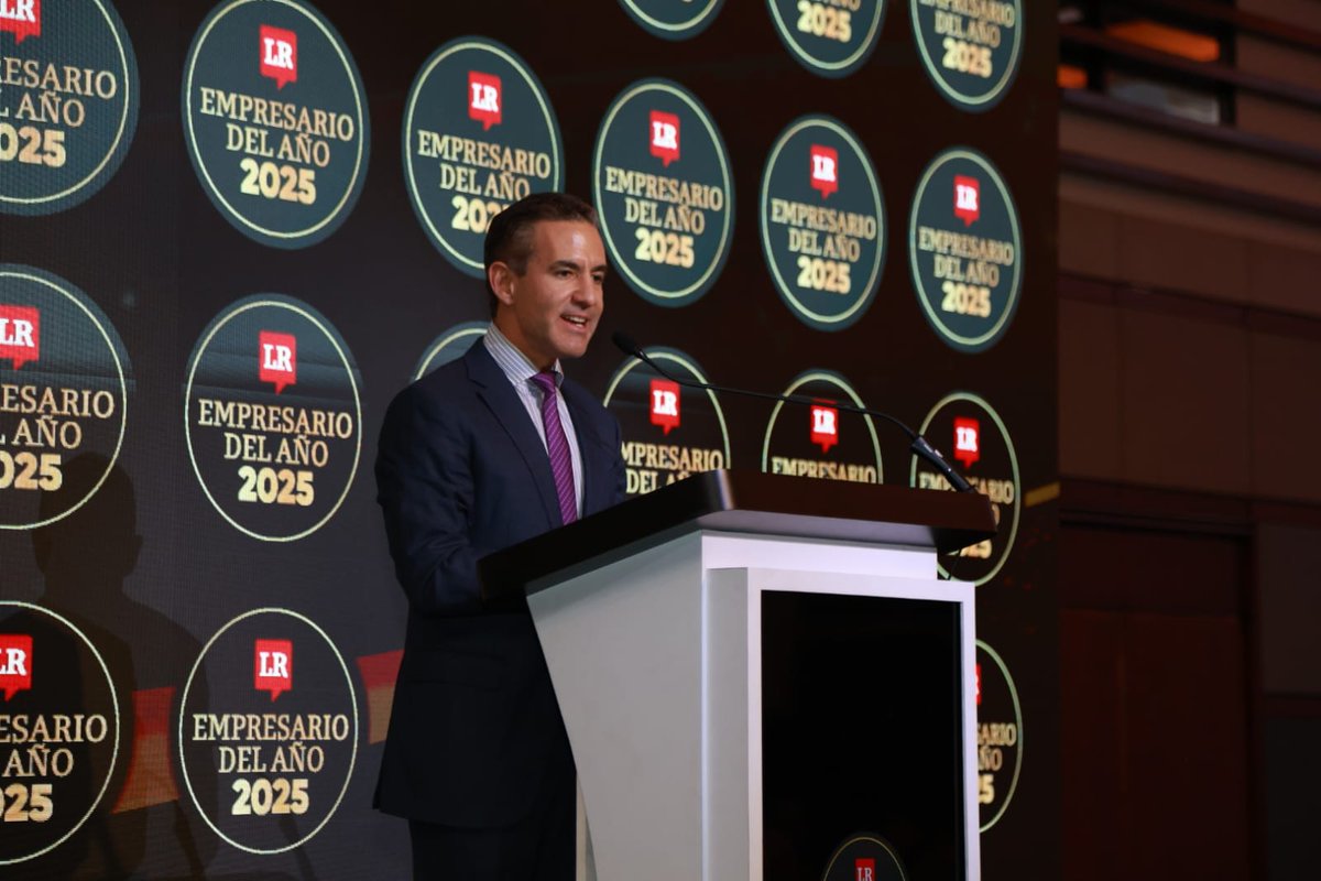 #Empresariodelaño | “Ese es el motor. Esa es la apuesta. No un plan de gobierno. No un subsidio. No un decreto. Son ustedes. Somos nosotros. Es el sector privado colombiano, operando con libertad, compitiendo con integridad y creando valor para la sociedad”, dijo David Vélez