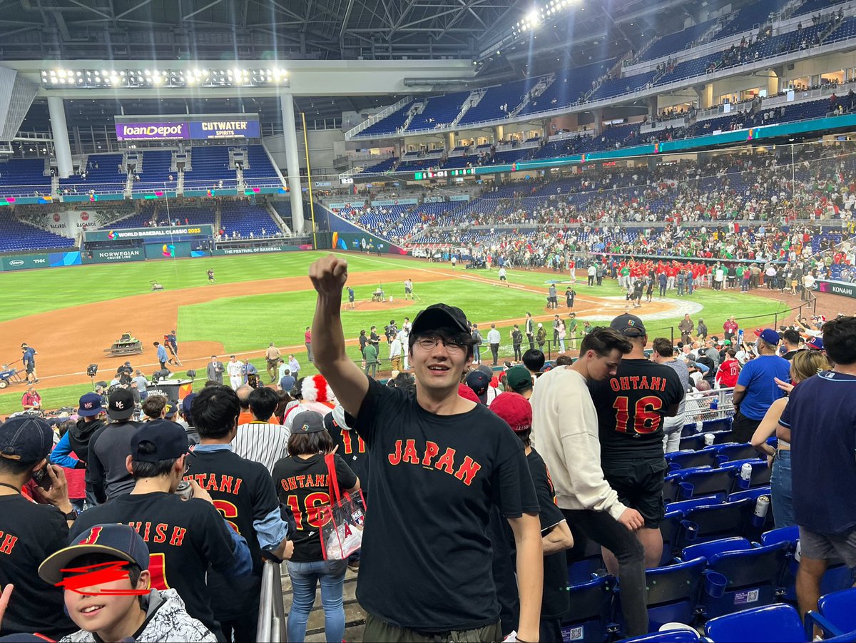 WBC現地観戦民へ

・チケットは直前で買う方が安かった(前回のメキシコ戦は当日購入なら70$位、決勝アメリカ戦も50$位のイメージ)
・会場は微弱なWi-Fiアリ
・特徴がないつまらない球場
・大谷の打撃練習が一番ヤバい
・ビールは3000円くらい
・近くにゲイのジジイばかりのヌーディストビーチがある