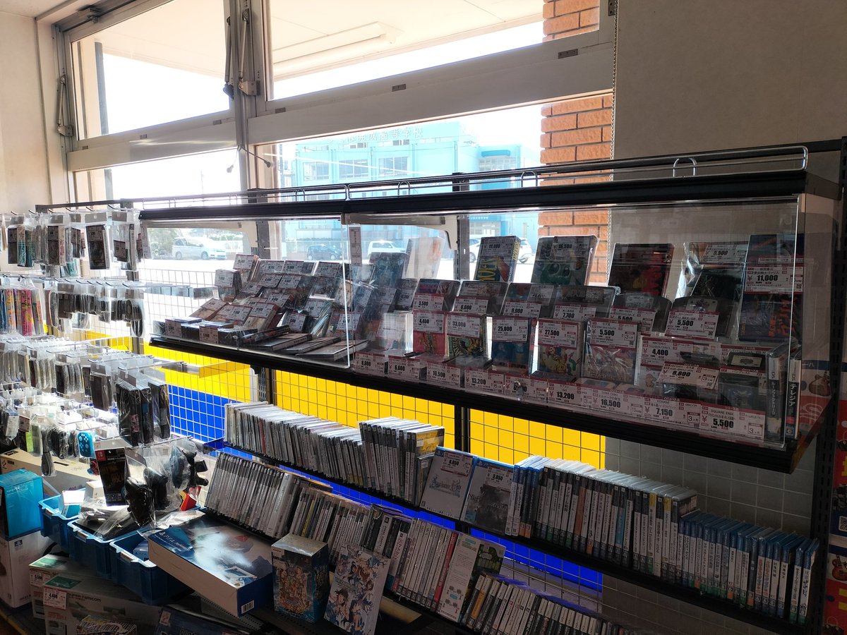 hardushiku's tweet photo. 沢山の反応を頂きましてありがとうございます！
(これが噂に聞くバズったというやつなのでしょうか、？？)
当店他にも珍しいゲーム機、ソフトございますので、是非一度！ご来店お待ちしております！！

#ハードオフ #ゲーム #レトロゲーム https://t.co/kLZBlln9gu
