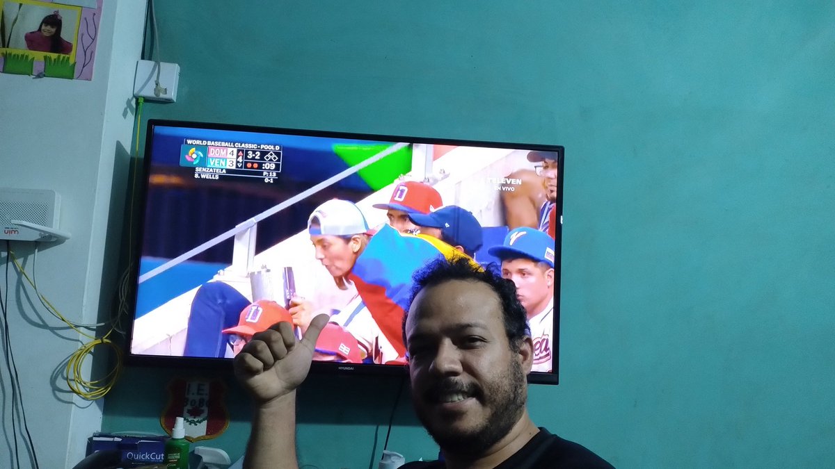 ISVAL1's tweet photo. #BEISBOLXTELEVEN en sintonía desde Perú viendo el juego de  Venezuela  en familia Hernández vamos  equipo si se puede , esta noche tenemos que ganar https://t.co/65KqnGnMmf