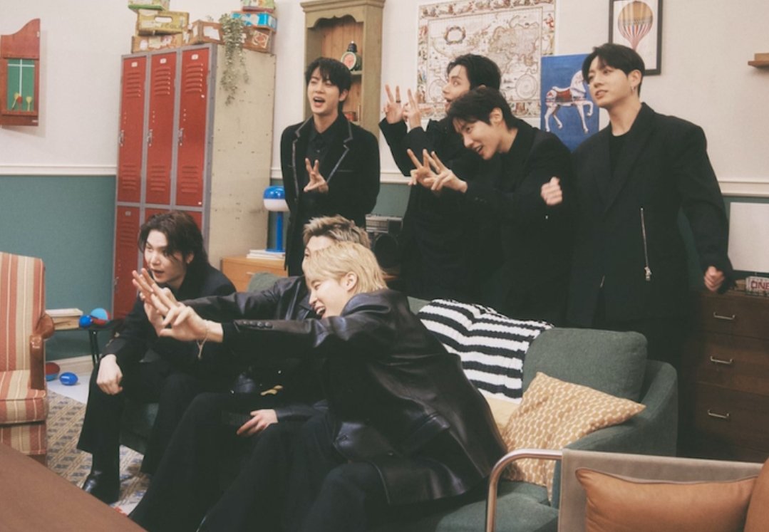 feels like content from memories/dvds just dropped im gonna cry THIS IS FAMILY