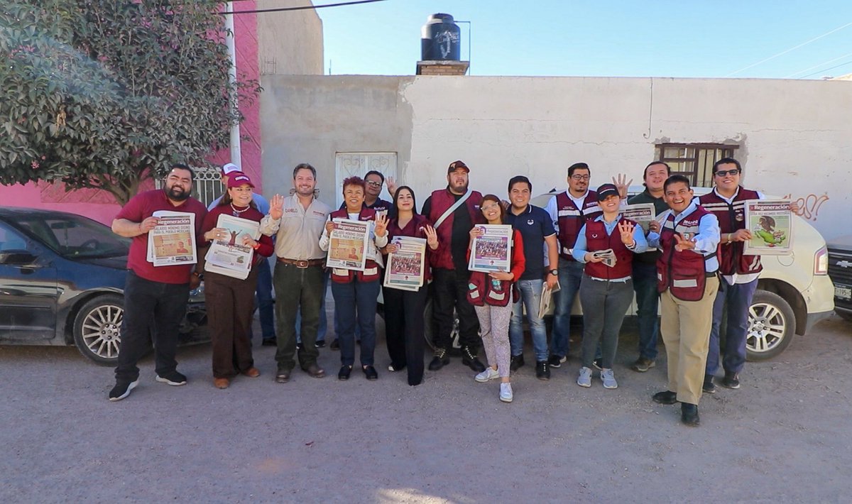 GarciaGaray_L's tweet photo. Seguimos en territorio, cumpliendo con la encomienda de caminar nuestras colonias y casa por casa entregar el periódico #Regeneración, nuestra herramienta para informar sobre los avances de la 4Ta Transformación y los logros del segundo piso que encabeza nuestra Presidenta @Claudiashein .