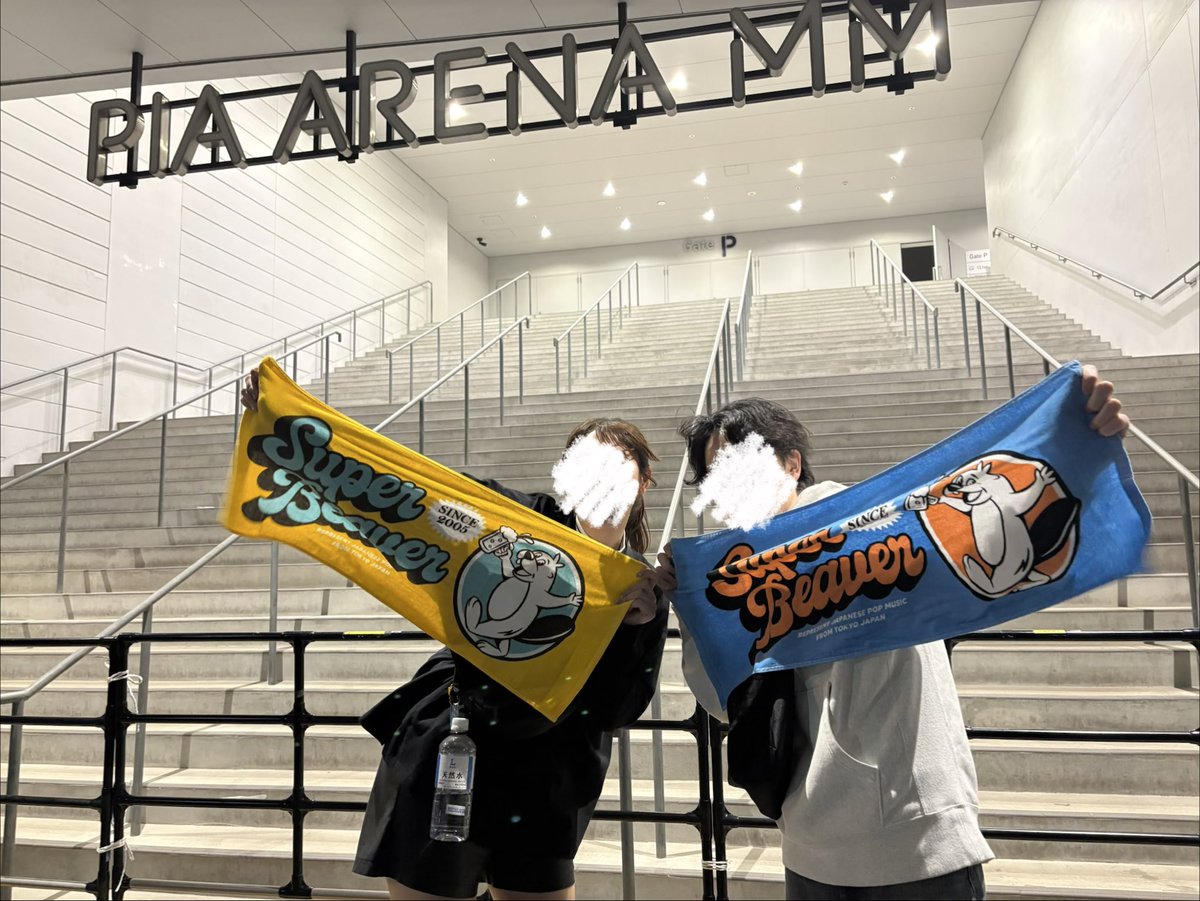 Nicche0517's tweet photo. 彼氏くん、ライブデビューおめでとう🙌
最後にこの写真撮ってくれたハンサム爽やかお兄さん！
本当にありがとうございました🥹
急いで帰ってる人が多い中、声掛けてくれて撮り終わったら颯爽と走り去ってくお兄さんを彼氏はずっと「かっこよかった。優しいねぇ」と言ってました！
お兄さんに届け〜✉️✨ https://t.co/42FbQZbQTS