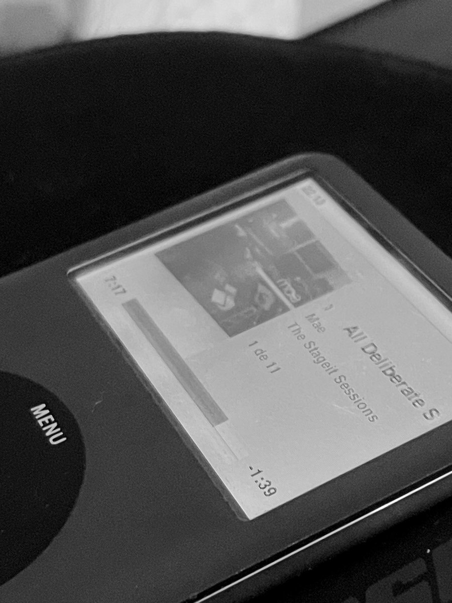 subdark's tweet photo. Cargue el iPod que tenía guardado, hace más de 10 años (y más) que no lo ocupaba y escuché un par de discos que se me habían borrado de mi cabeza. Buen ejercicio para la memoria que ya no queda.- https://t.co/qA4U86ZVp9