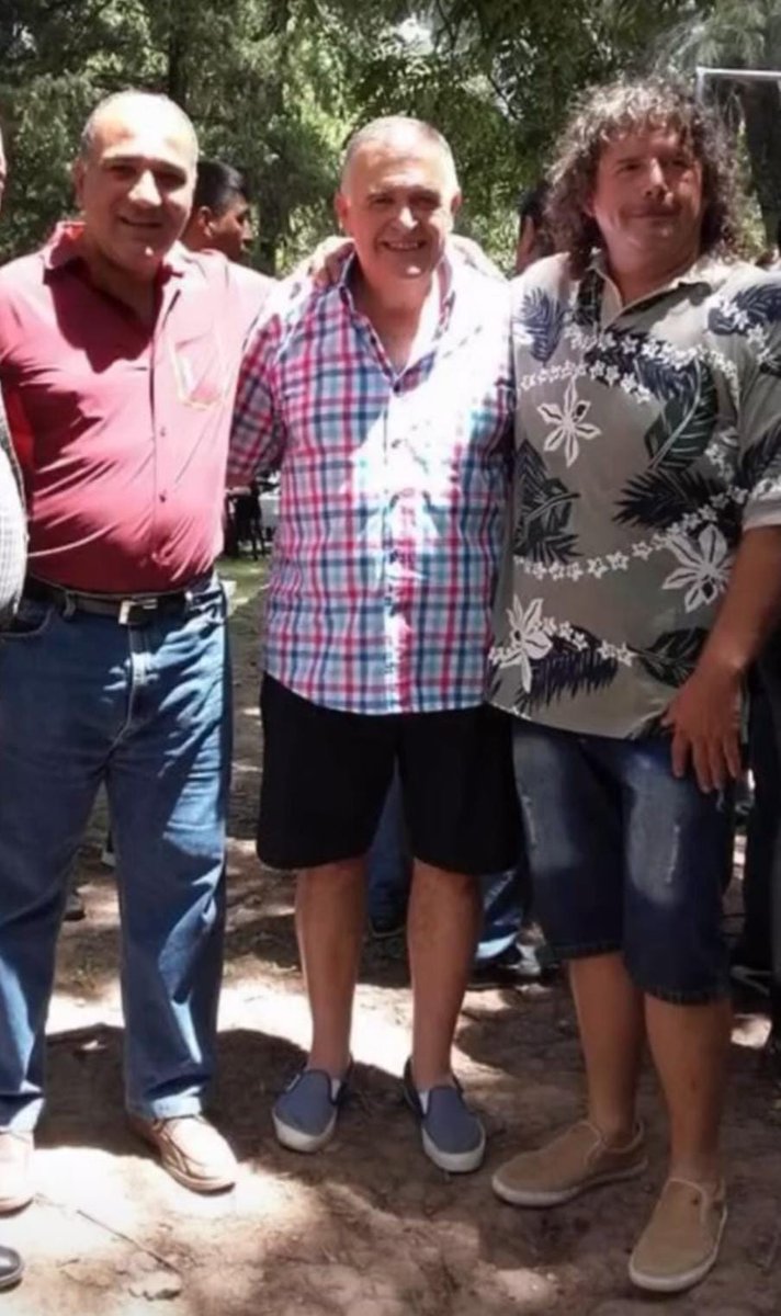 Me llega información diciendo que "Pichón" o "el Vikingo" Segura, el agresor de Pelli, tendría una PyME en el Estado tucumano.

Algunas versiones afirman que la esposa trabaja en una Secretaría que depende del Ministerio del Interior.