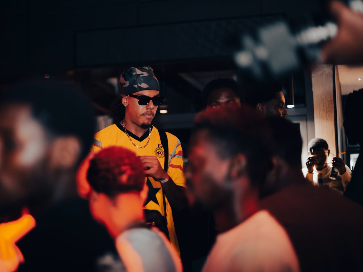 STRANGERTHINGZ💥 tweet media