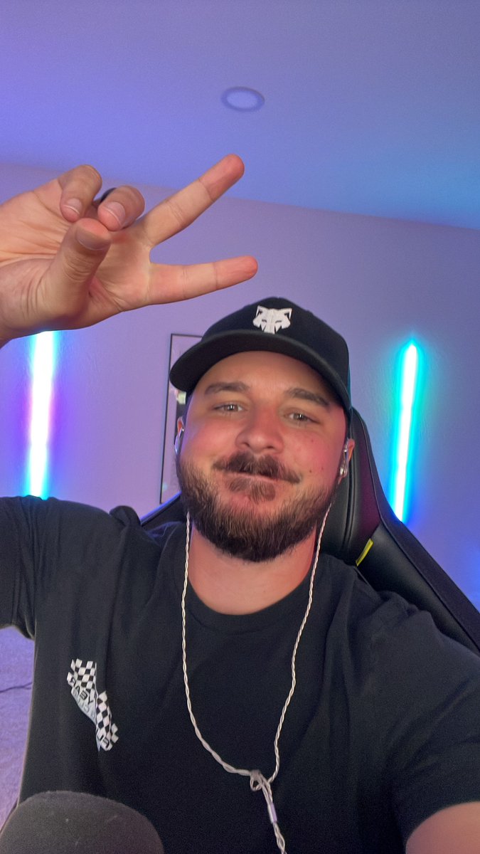 MarkClarkk tweet media